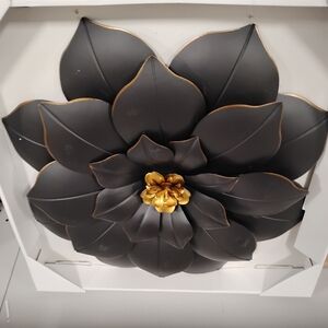 New Decorative Black Metal Flower Wall Art with Gold Center